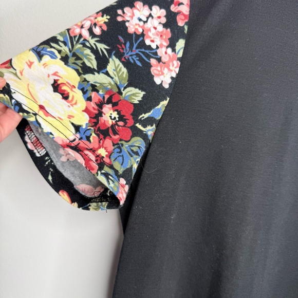 SHEIN Floral Sleeve Black Short Sleeve Casual Top Size Large - Picture 4 of 9